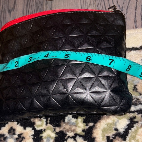 Shiseido Black Quilted Women's makeup Clutch - Picture 5 of 12